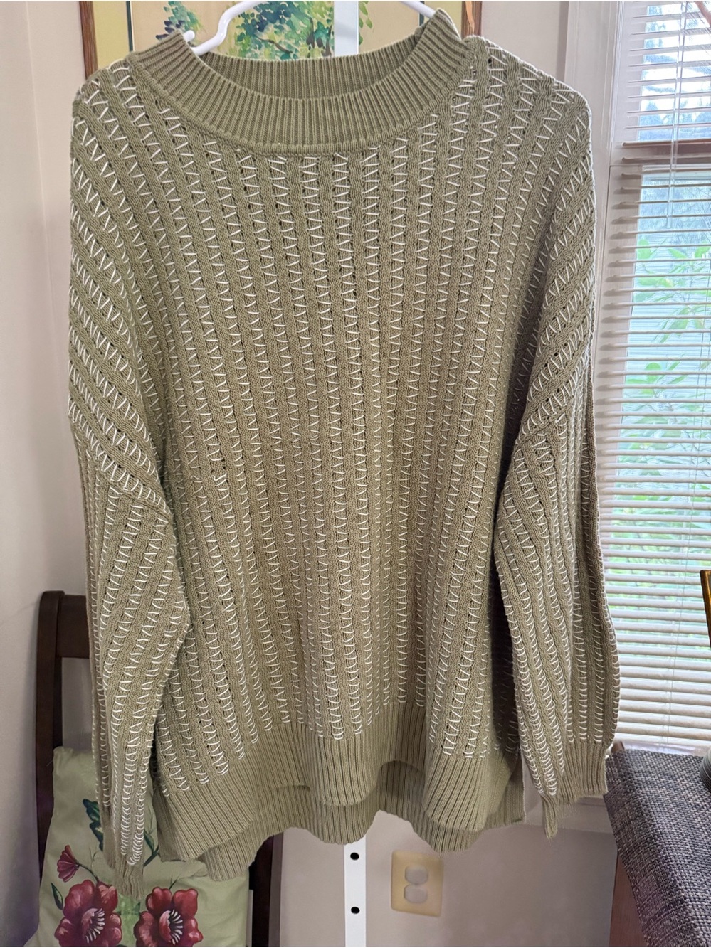 BKE Men’s Cotton CREWNECK Sweater. Size Large. DAMAGED.